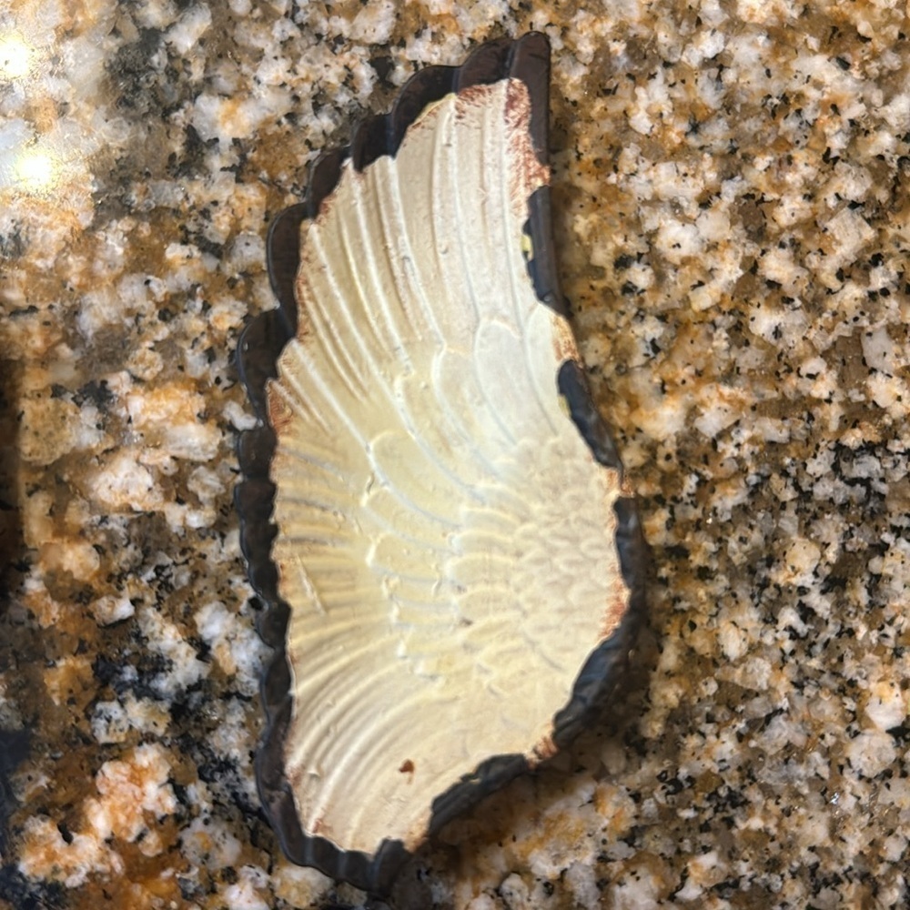 Metal Angel Wing ring holder - Picture 9 of 9